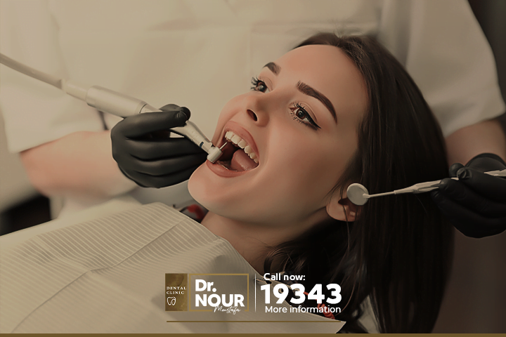 الفرق في زراعة الاسنان بين التركيبات الثابتة والمتحركة.