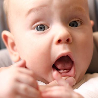 أعراض التسنين عند الرضع في الشهر الرابع