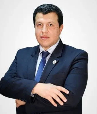 أستاذ جراحة العظام واستشاري جراحة اليد والجراحات الميكروسكوبية