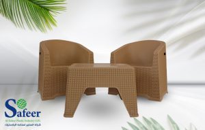 طقم ترابيزة مع كرسيين بلاستيك