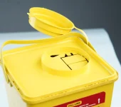 حاوية ديباستن 90 لتر بقاعدة سفلية بدواسة