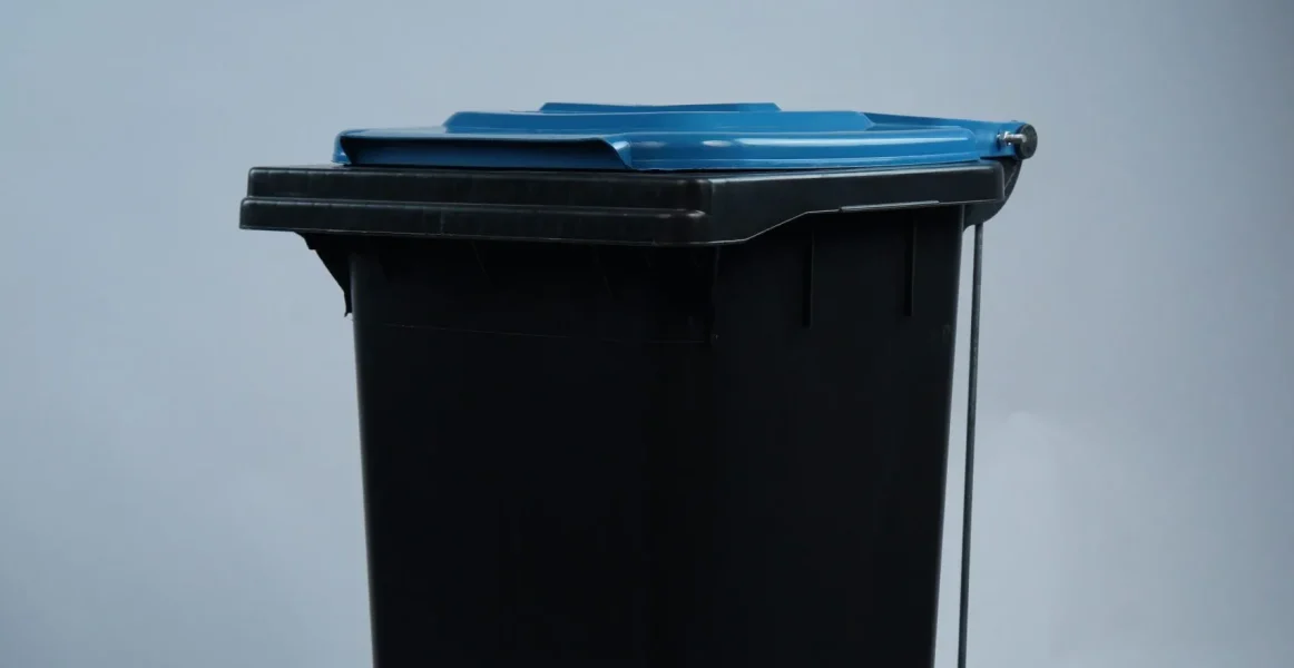 حاوية ديباستن 90 لتر بقاعدة سفلية بدواسة